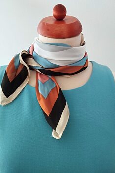 Šátek s barevnými pruhy