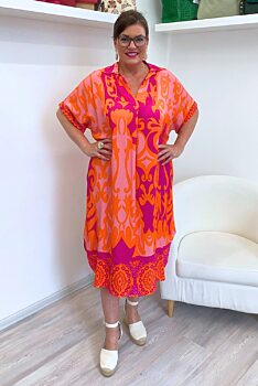 Oranžové letní šaty s fuchsiovým a růžovým vzorem