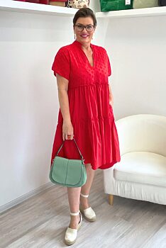 Šaty s madeirou červené