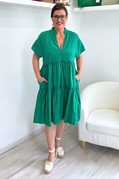 Šaty s madeirou zelené