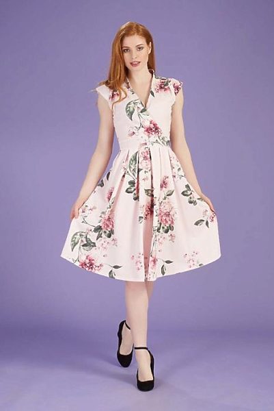 Světle růžové šaty s květy Lady V London Eva