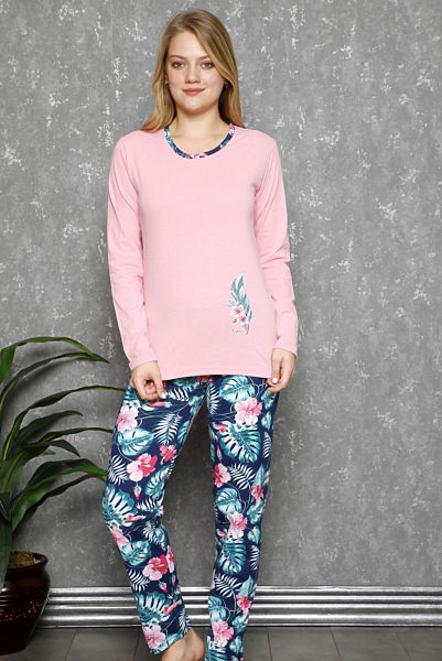 Světle růžové pyžamo s tyrkysovými květy